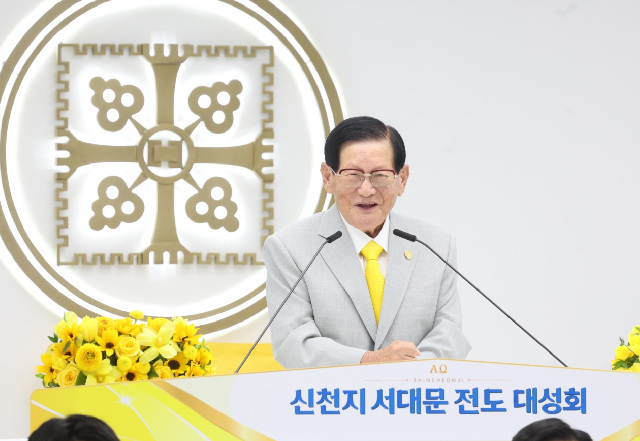 1. 9일 서울 서대문구 소재 신천지 서대문교회에서 열린 ‘신천지 서대문 전도 대성회’에서 이만희 총회장이 강연을 진행하고 있는 모습..jpg