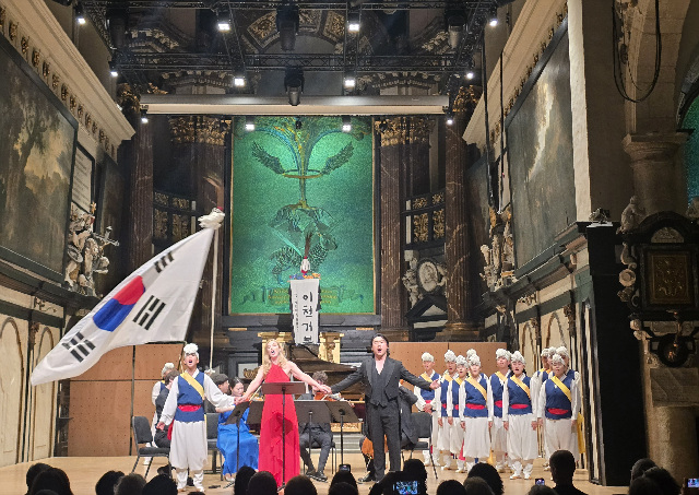 벨기에 아뮤즈홀공연.jpg